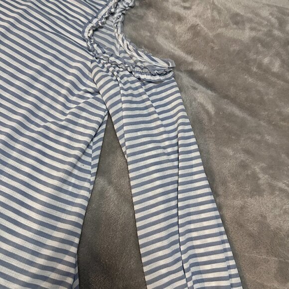 Lauren Conrad Top L- Stripped Top- Cold shoulder - Picture 3 of 6